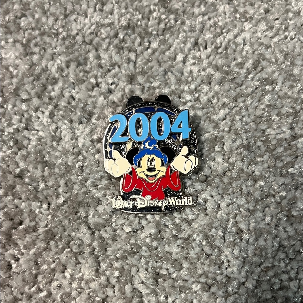 2004 Walt Disney World Mickey Mouse Official Trading Pin